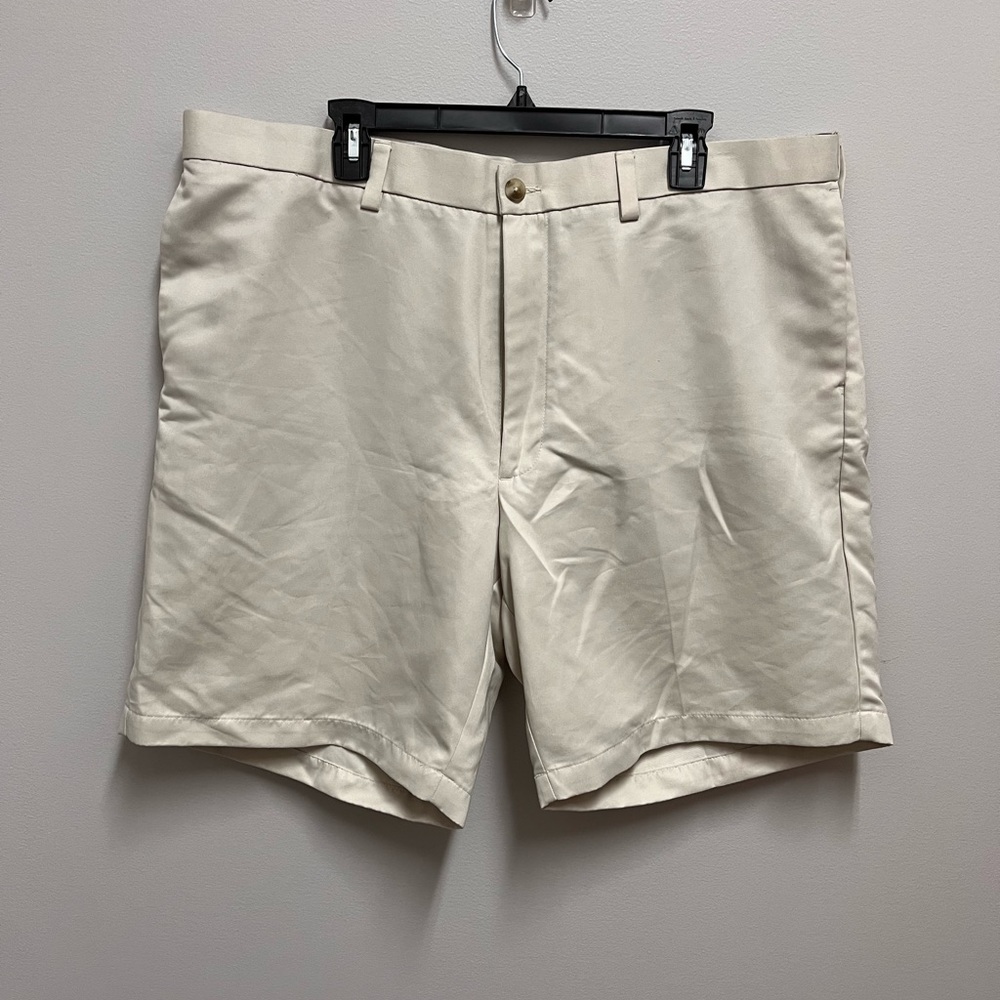 Mens roundtree and York khaki shorts 42